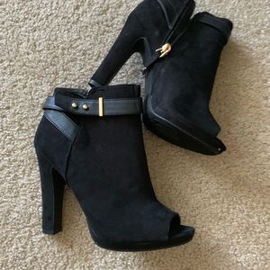 Sam & Libby peep toe bootie - NWT